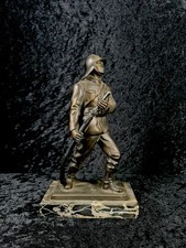 Bronzefigur Feuerwehrmann