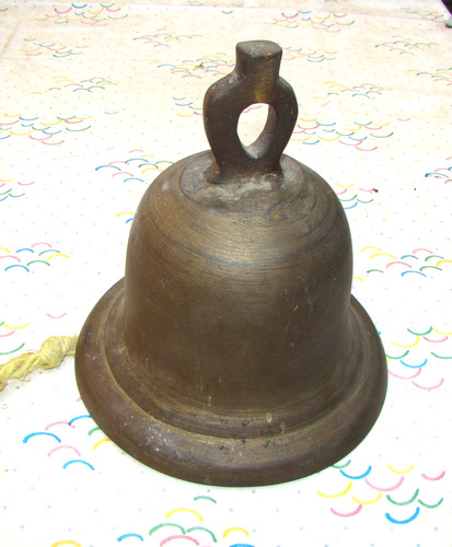 Große uralte glocke - große,